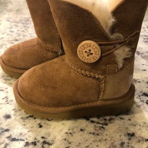 Little girls Bailey Button UGG boots size 6